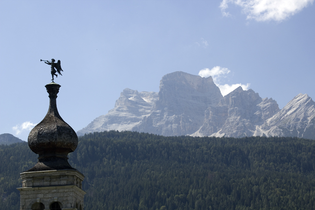 2011-08-26_11-23-02 cadore.jpg - Kirchlein von S. Vito di Cadore mit M. Pelmo